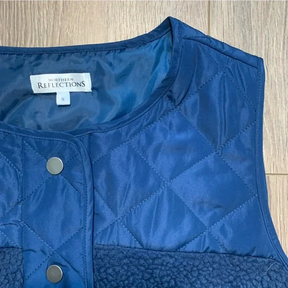 Northern Reflections Navy Quilted Sherpa Vest - Picture 11 of 17